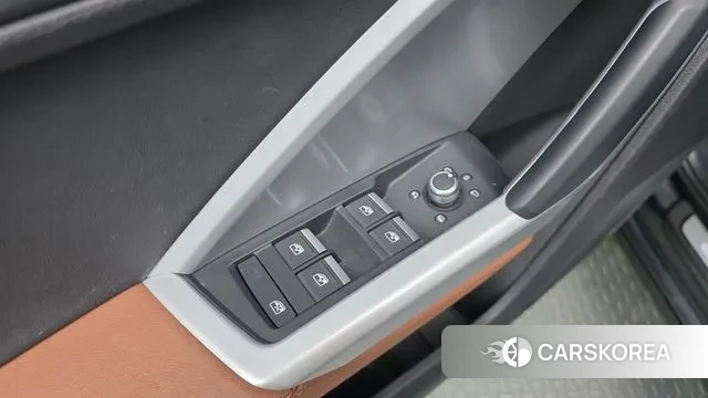 Audi Q3 (F3) 2022 Серый из Кореи, фото 4