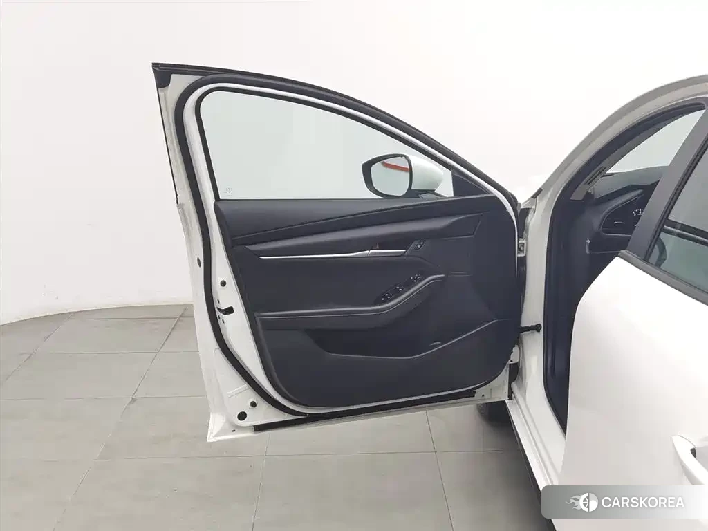 Mazda 3 2023 Белый из Китая, фото 4
