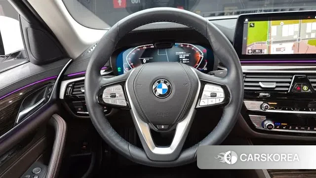 BMW 5 Series (G30) 2023 Белый из Кореи, фото 4