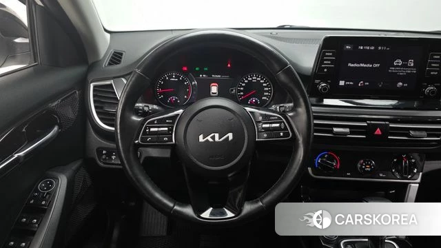 Kia Seltos 2022 Белый из Кореи, фото 4