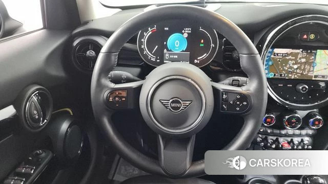 Mini Cooper 2023 Серебряный из Кореи, фото 4