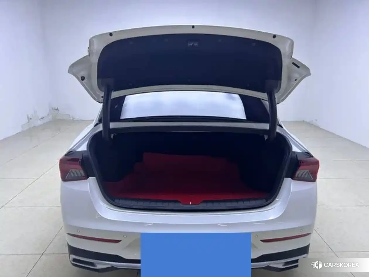 Kia K5 2025 Белый из Китая, фото 4