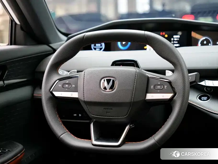Chang'an UNI-V 2025 Белый из Китая, фото 4