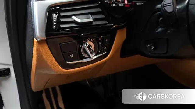 BMW 5 Series (G30) 2023 Белый из Кореи, фото 4