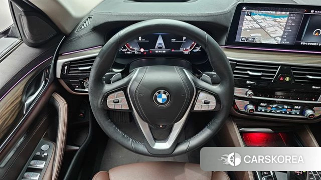 BMW 5 Series (G30) 2023 Белый из Кореи, фото 4