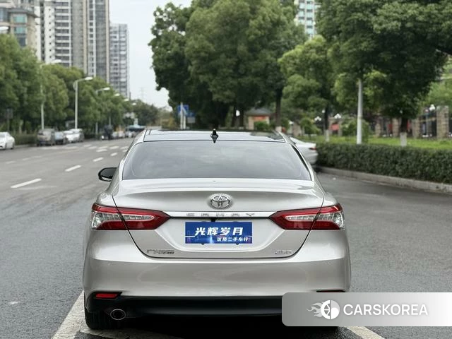 Toyota Camry 2022 Серебристо-серый из Китая, фото 4
