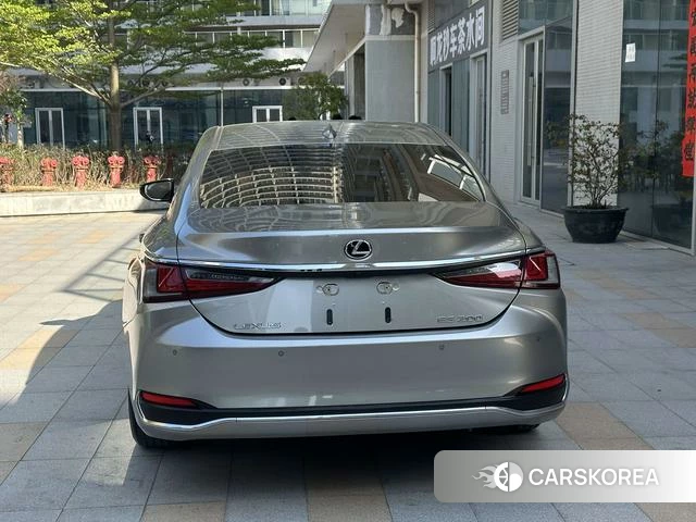 Lexus ES 2021 Серебристо-серый из Китая, фото 4