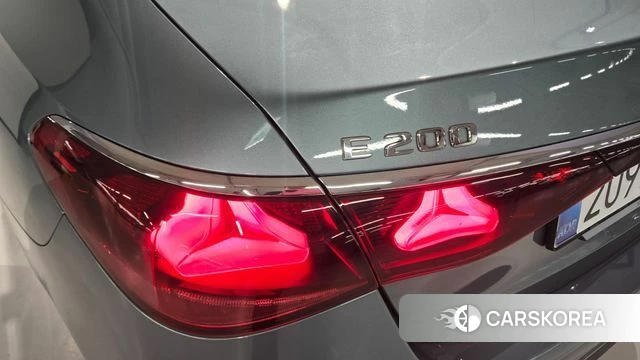 Mercedes-Benz E-Class W214 2025 Небесно-голубой из Кореи, фото 4