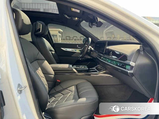 BMW 7 Series (G70) 2025 Белый из Кореи, фото 4