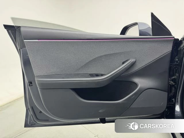 Tesla Model 3 2025 Темно-серый из Китая, фото 4