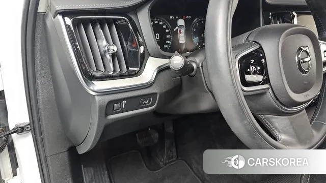 Volvo S60 3rd generation 2021 Белый из Кореи, фото 4