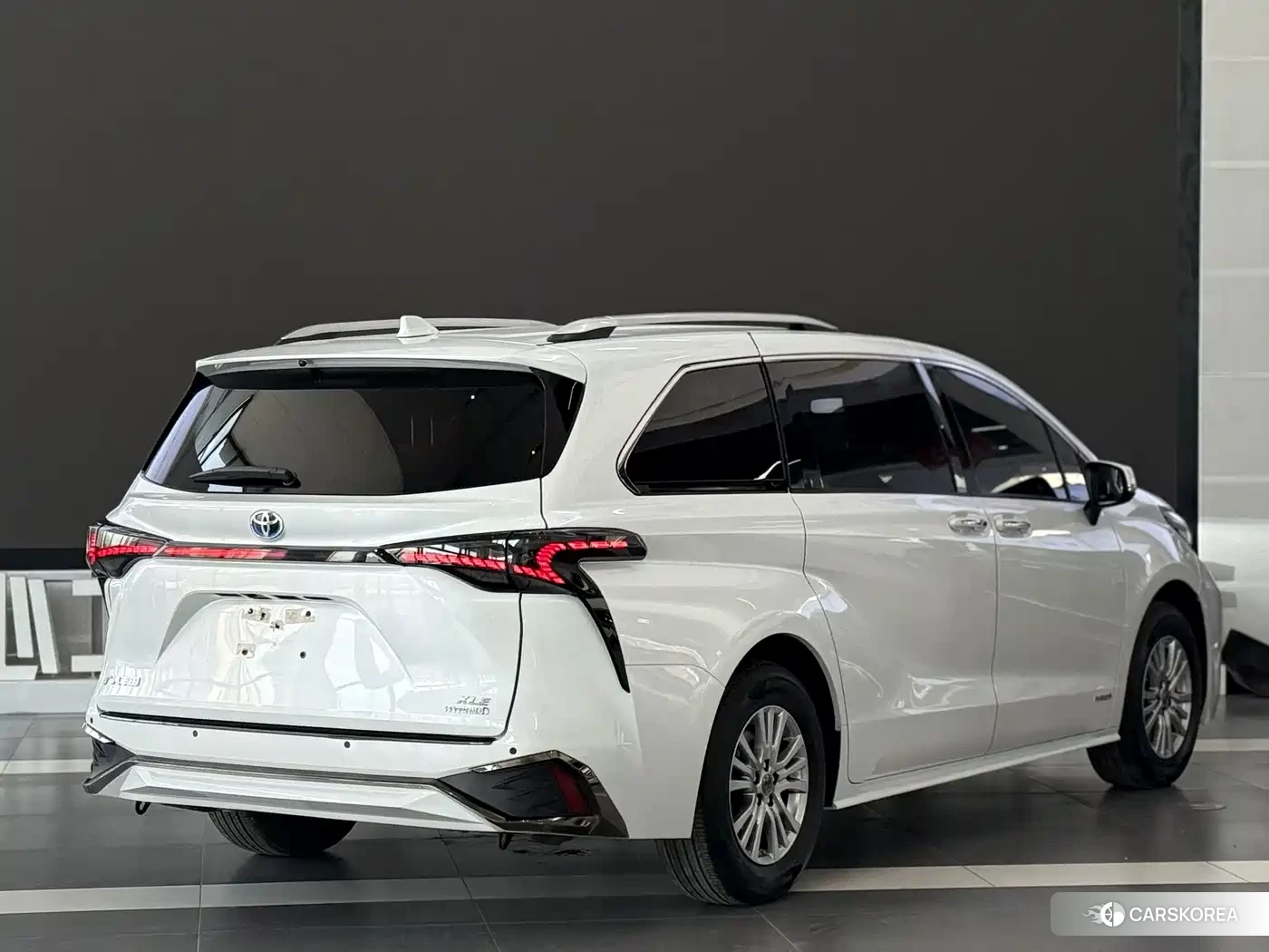 Toyota Sienna 2023 Белый из Китая, фото 4