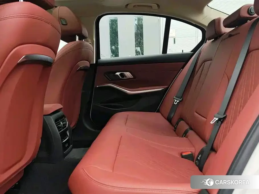 BMW 3 series 2025 Белый из Китая, фото 4