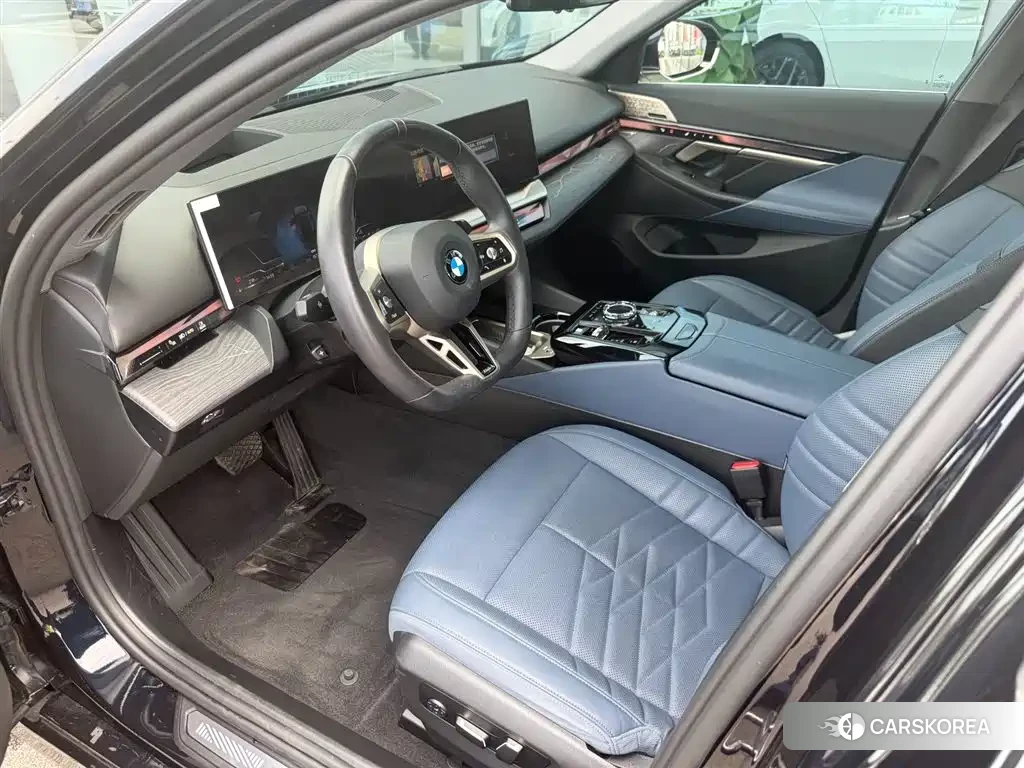 BMW 5 series 2025 Черный из Китая, фото 4