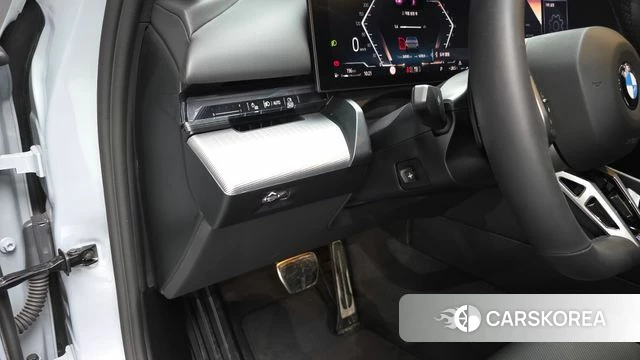 BMW 5 Series (G60) 2025 Серебристо-серый из Кореи, фото 4