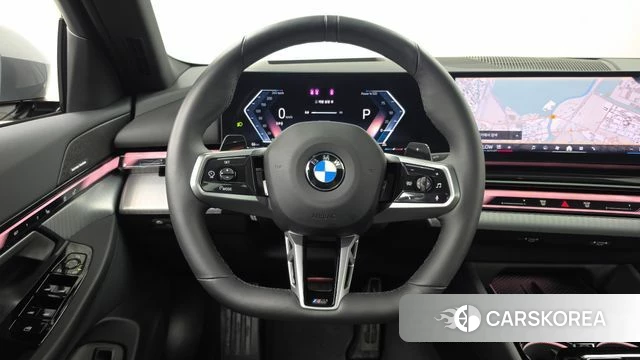 BMW 5 Series (G60) 2026 Серебристо-серый из Кореи, фото 4