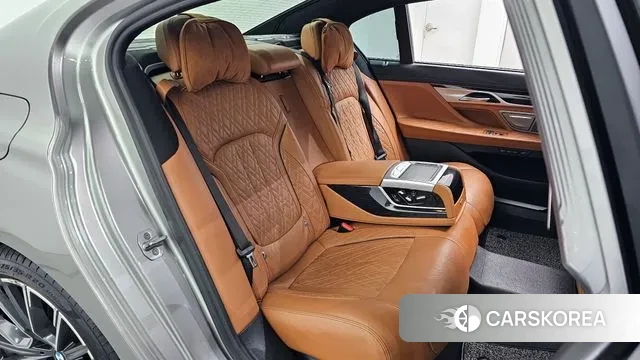 BMW 7 Series (G11) 2020 Серебристо-серый из Кореи, фото 4