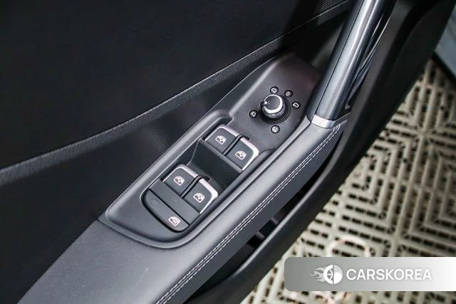 Audi Q2L 2022 Серебристо-серый из Китая, фото 4