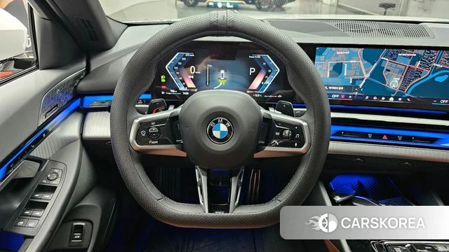 BMW 5 Series (G60) 2025 Белый из Кореи, фото 4