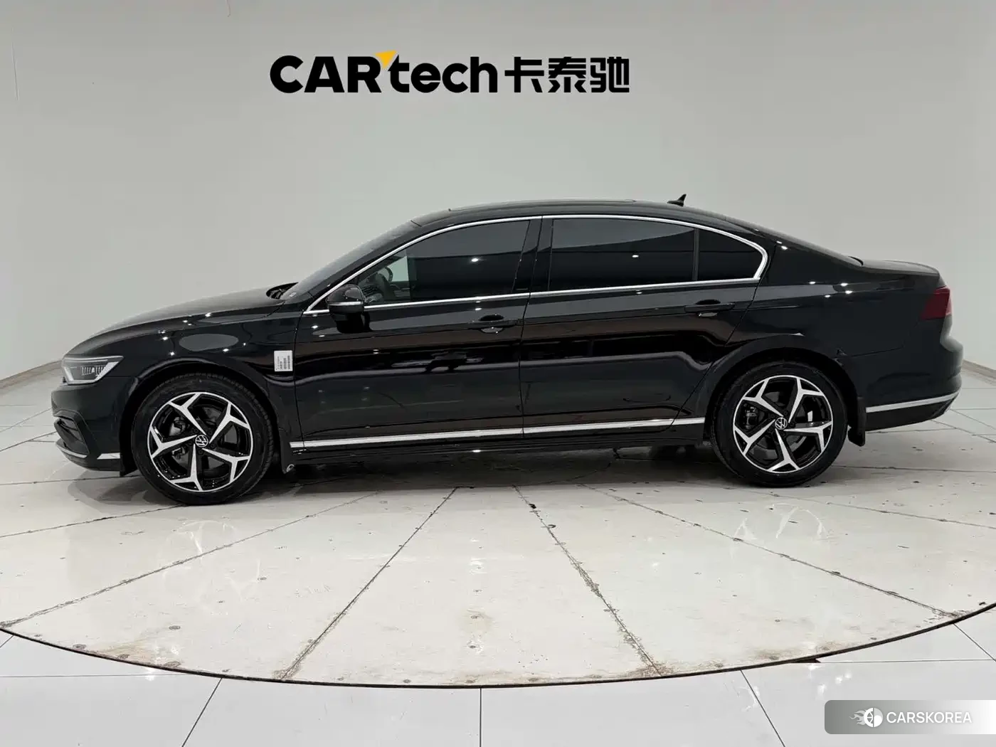 Volkswagen Magotan 2025 Черный из Китая, фото 4