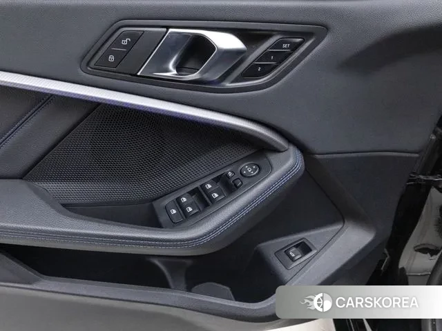 BMW 1 Series (F40) 2023 Черный из Кореи, фото 4