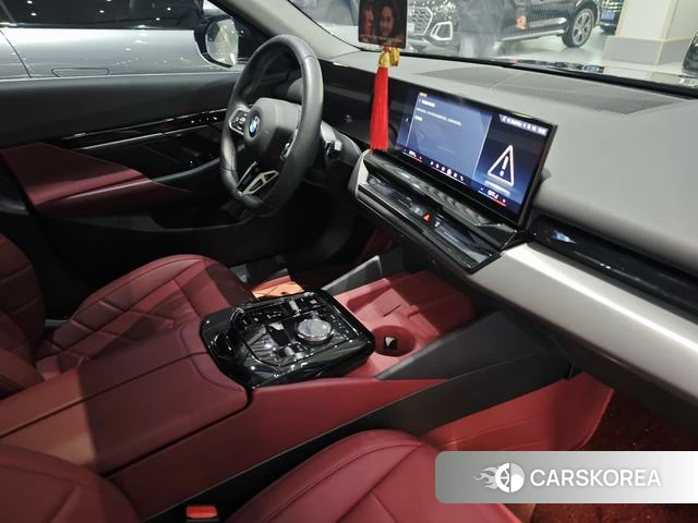 BMW 5 series 2025 Черный из Китая, фото 4