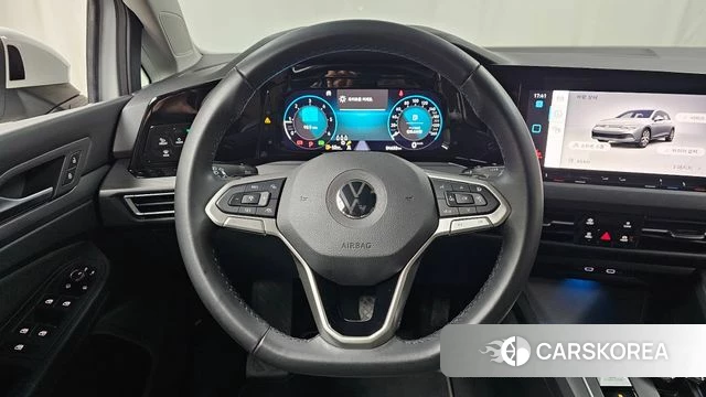 Volkswagen Golf 8th Generation 2022 Белый из Кореи, фото 4