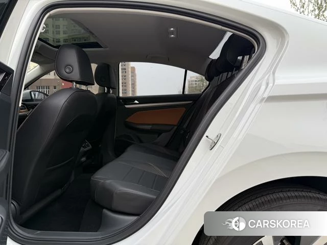 Volkswagen Bora 2024 Белый из Китая, фото 4