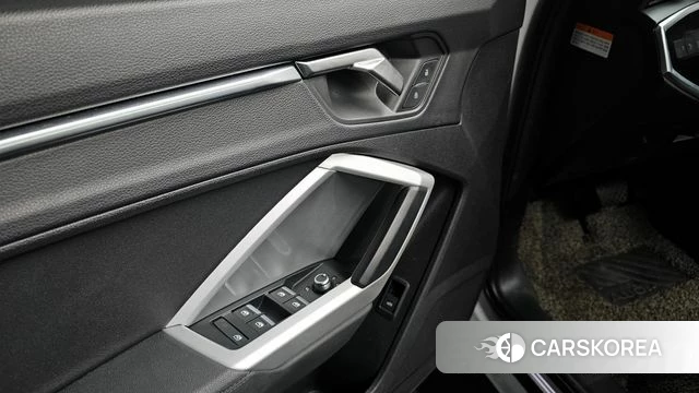 Audi Q3 (F3) 2023 Белый из Кореи, фото 4