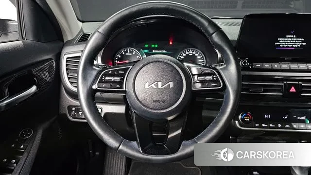 Kia Seltos 2022 Белый из Кореи, фото 4