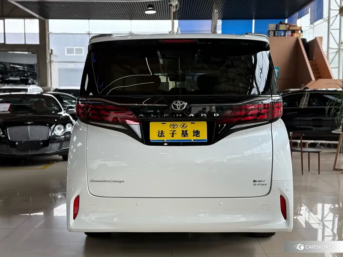 Toyota Alphard 2023 Белый из Китая, фото 4