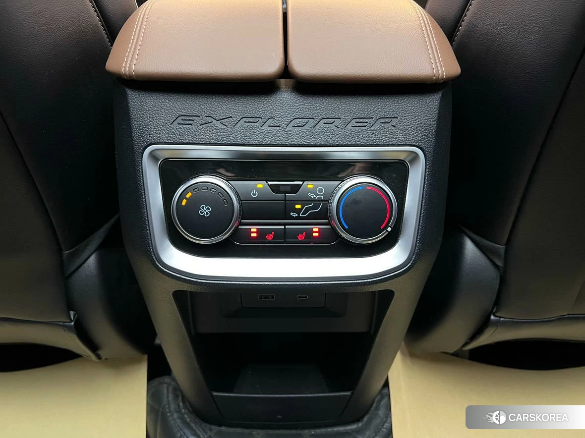 Ford Explorer 2022 Черный из Китая, фото 4