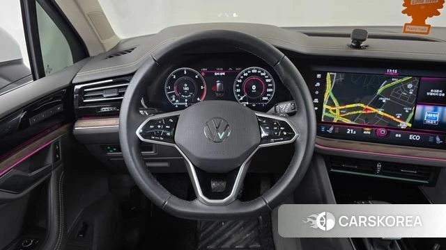 Volkswagen Touareg 3rd generation 2023 Белый из Кореи, фото 4