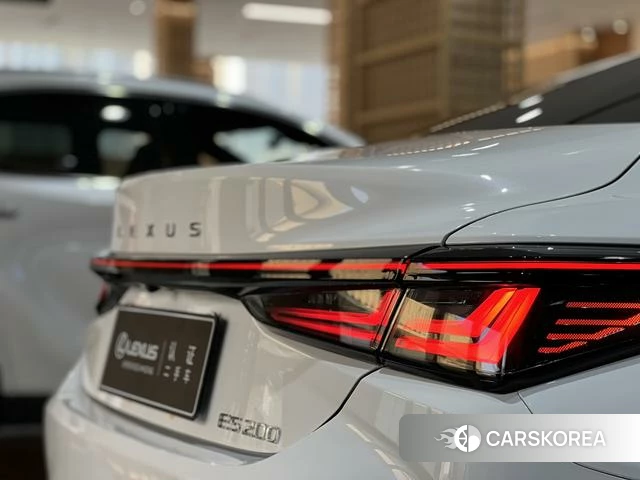 Lexus ES 2026 Белый из Китая, фото 4