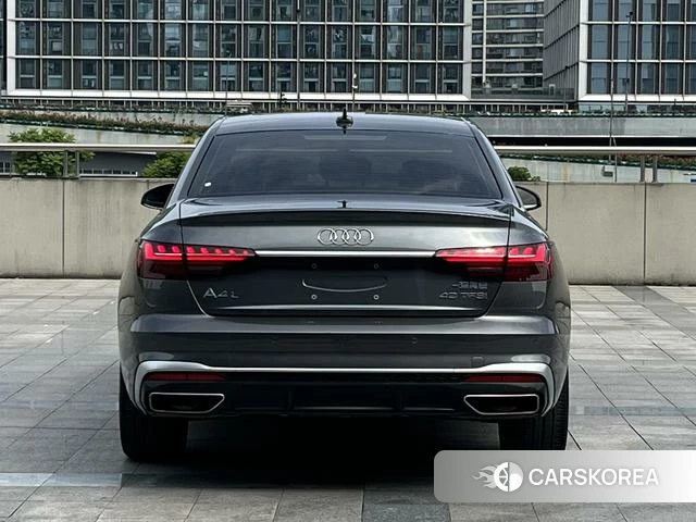 Audi A4L 2023 Темно-серый из Китая, фото 4