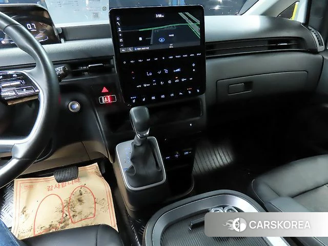 Hyundai Staria 2023 Белый из Кореи, фото 4