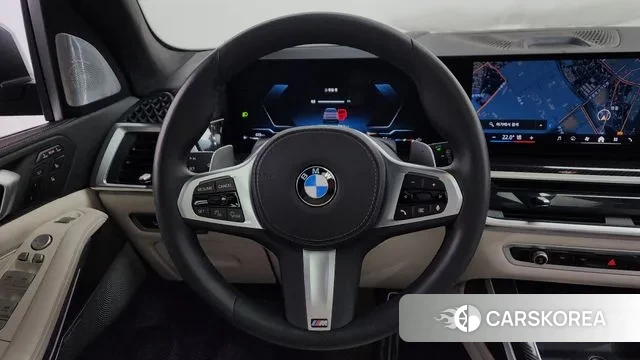 BMW X7 (G07) 2024 Светло-серебряный цвет из Кореи, фото 4