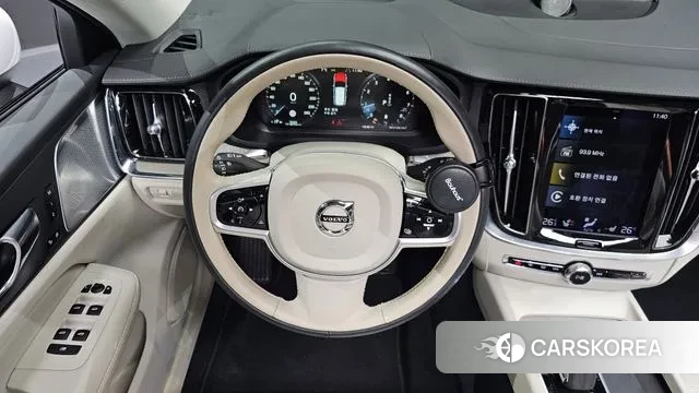 Volvo V60 Cross-Country 2nd Generation 2021 Белый из Кореи, фото 4