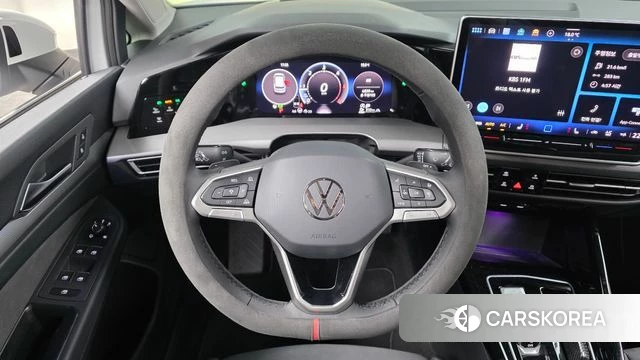 Volkswagen Golf 8th Generation 2025 Белый из Кореи, фото 4