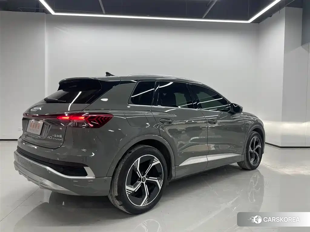 Audi Q4 2023 Silver/gray из Китая, фото 4