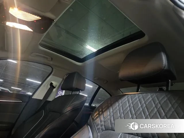 BMW 5 Series (G30) 2019 Белый из Кореи, фото 4