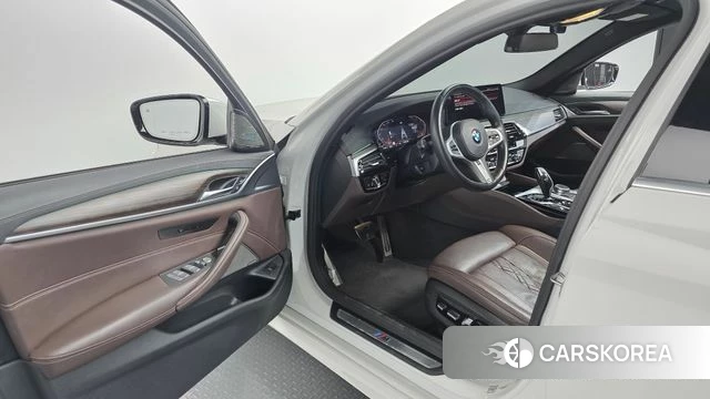 BMW 5 Series (G30) 2020 Белый из Кореи, фото 4