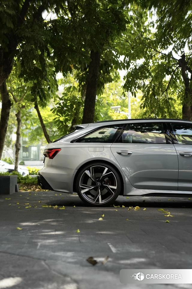Audi RS 6 2021 Серебристо-серый из Китая, фото 4
