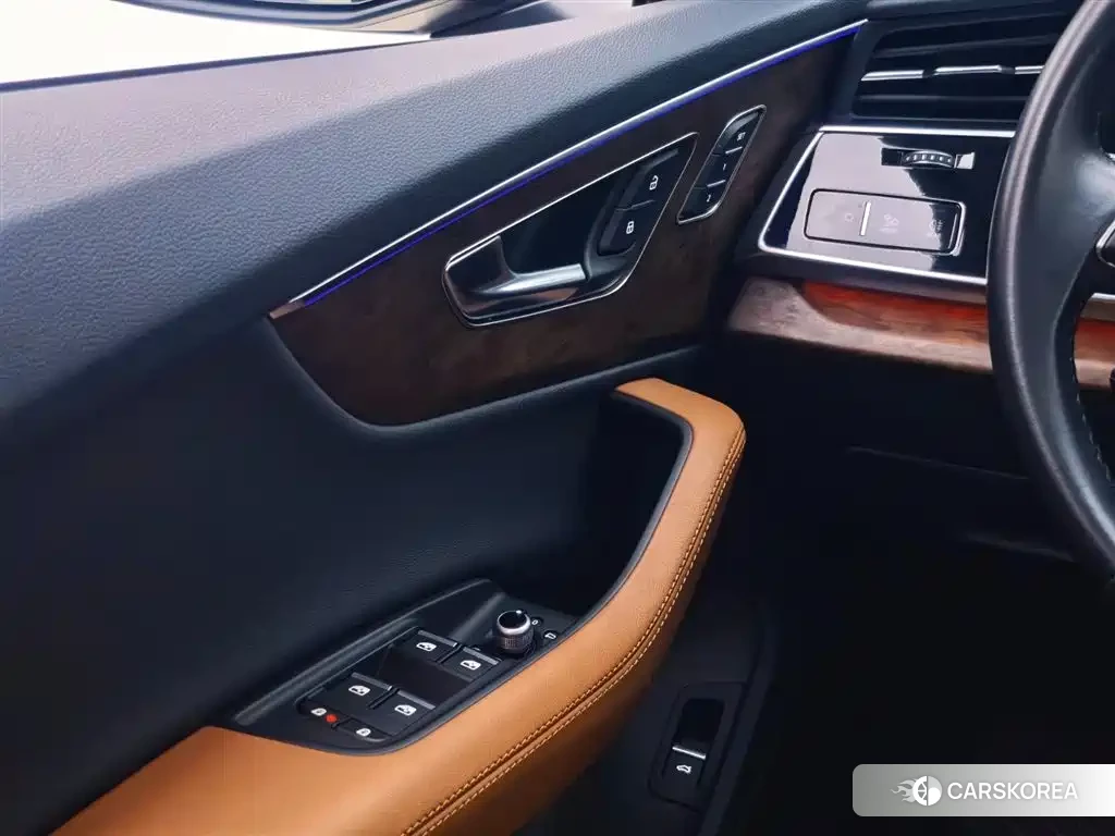 Audi Q7 2023 Черный из Китая, фото 5
