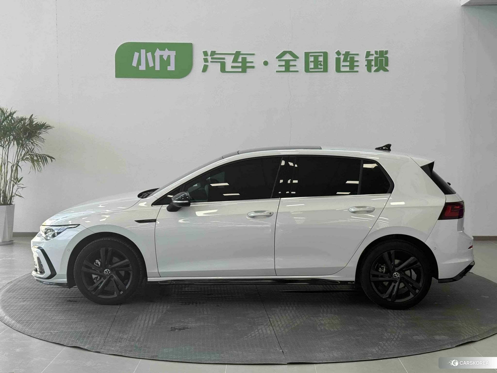 Volkswagen Golf 2022 Белый из Китая, фото 4
