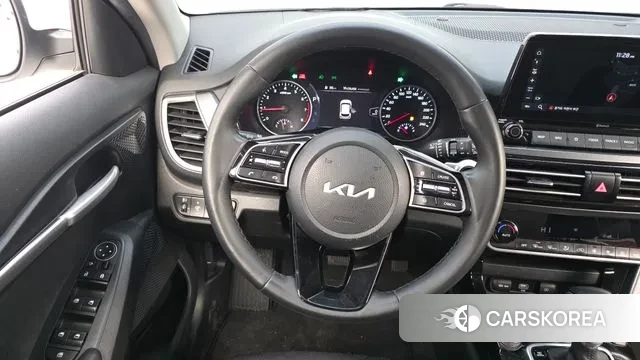 Kia Seltos 2022 Белый из Кореи, фото 4