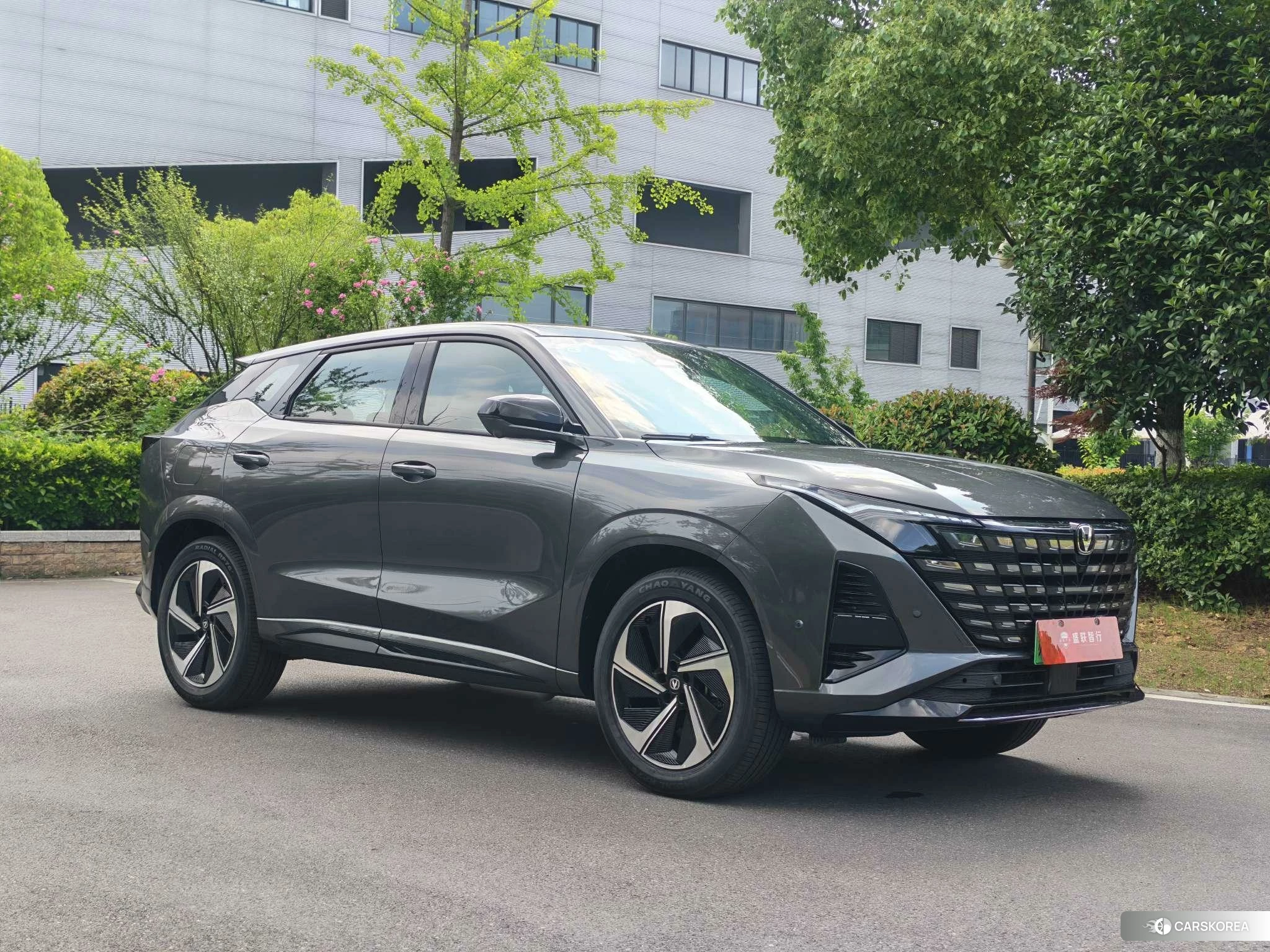 Chang'an UNI-Z PHEV 2026 Темно-серый из Китая, фото 4