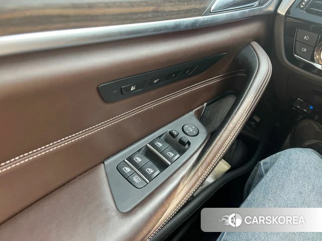 BMW 5 Series (G30) 2018 Белый из Кореи, фото 4