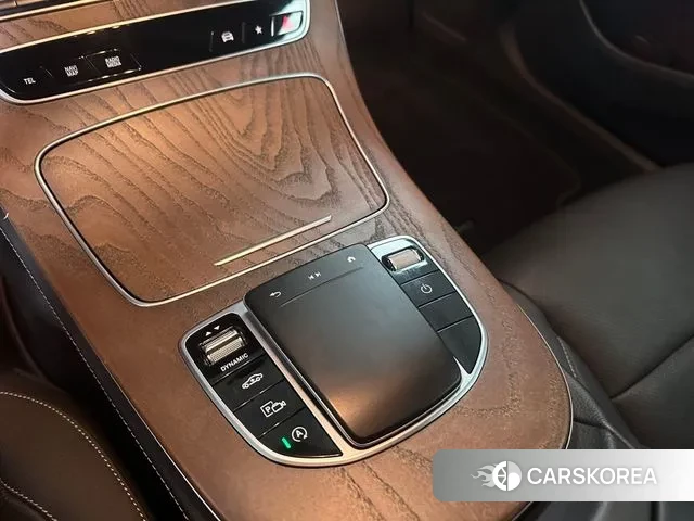 Mercedes-Benz E-Class W213 2021 Черный из Кореи, фото 4