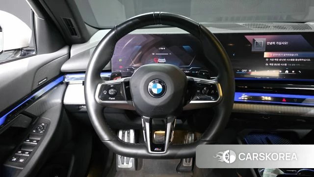 BMW 5 Series (G60) 2023 Белый из Кореи, фото 4